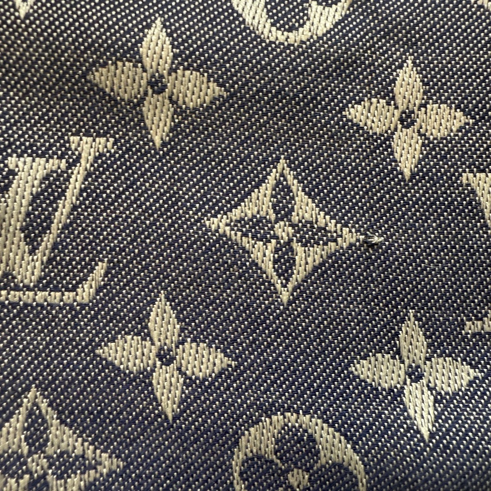 Louis Vuitton Navy and White Monogram Wrap - Picture 6 of 10